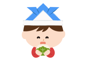 折り紙の兜をかぶって柏餅を食べる男の子