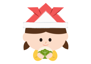 折り紙の兜をかぶって柏餅を食べる女の子